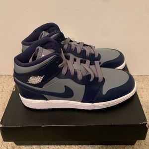 Air Jordan 1 Mid Georgetown size 4.5 GS